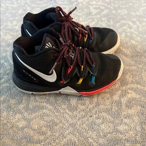 Nike Kids Kyrie 5 Friends Edition